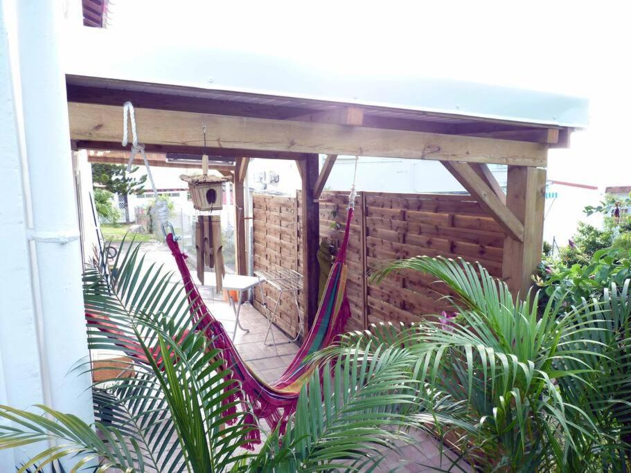 Logement Dans Un Lieu Calme Et Verdoyant A Proximite De Tout Avec Jacuzzi!!! Basse-Terre Exterior foto