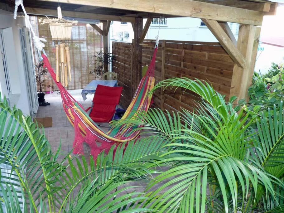 Logement Dans Un Lieu Calme Et Verdoyant A Proximite De Tout Avec Jacuzzi!!! Basse-Terre Exterior foto