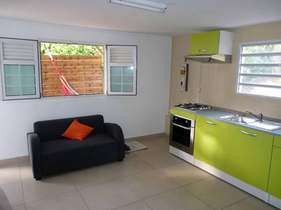 Logement Dans Un Lieu Calme Et Verdoyant A Proximite De Tout Avec Jacuzzi!!! Basse-Terre Exterior foto